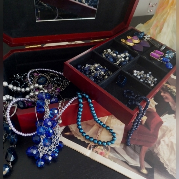 Elegant Blue and Silver Jewelry Set - Picture 13 of 16